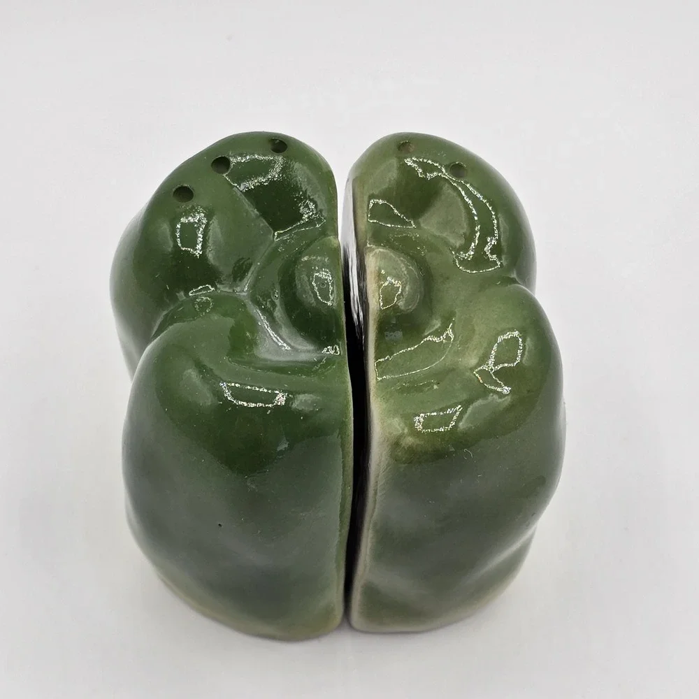 Vtg Whole Halved Green Bell Pepper Salt and Pepper Shakers‎ Ceramic Mcm Kitschy